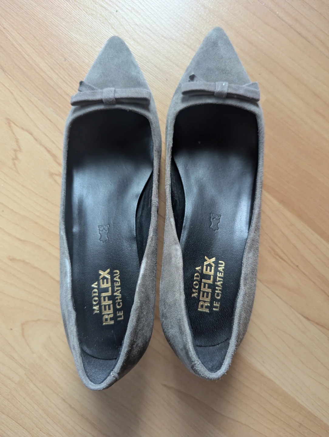 Moda Reflex Le Chateau Grey Suede Bow Heels size 7 - photo 2