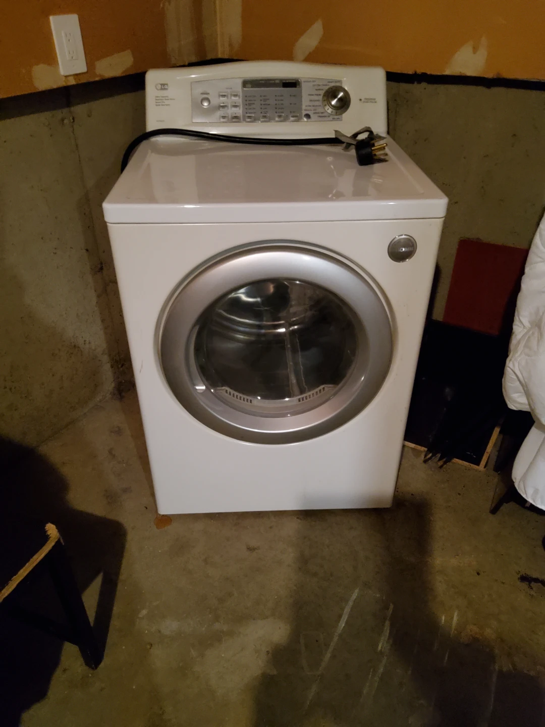 LG Dryer - photo 2