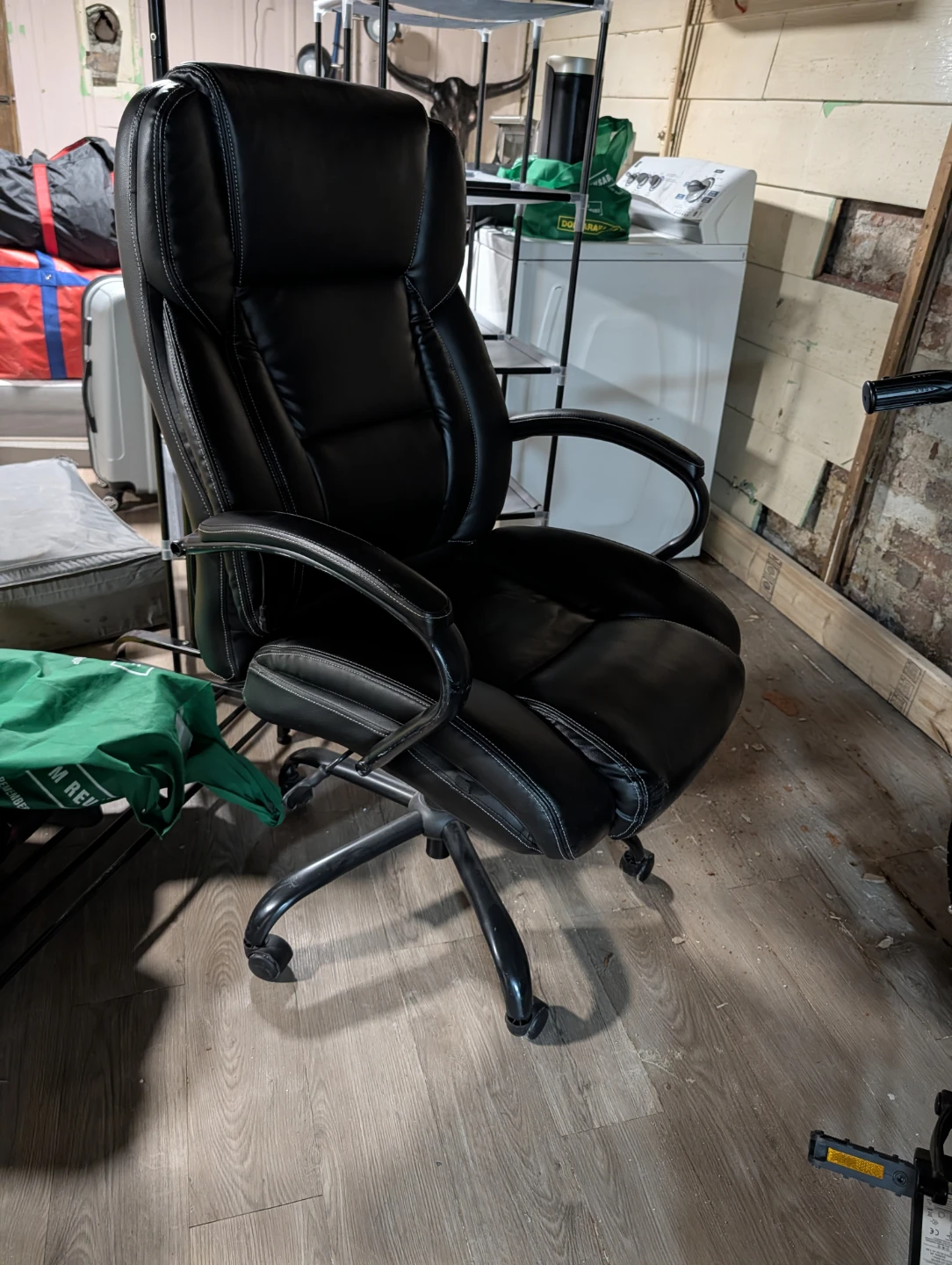 Black Faux Leather Office Chair with a massage USB