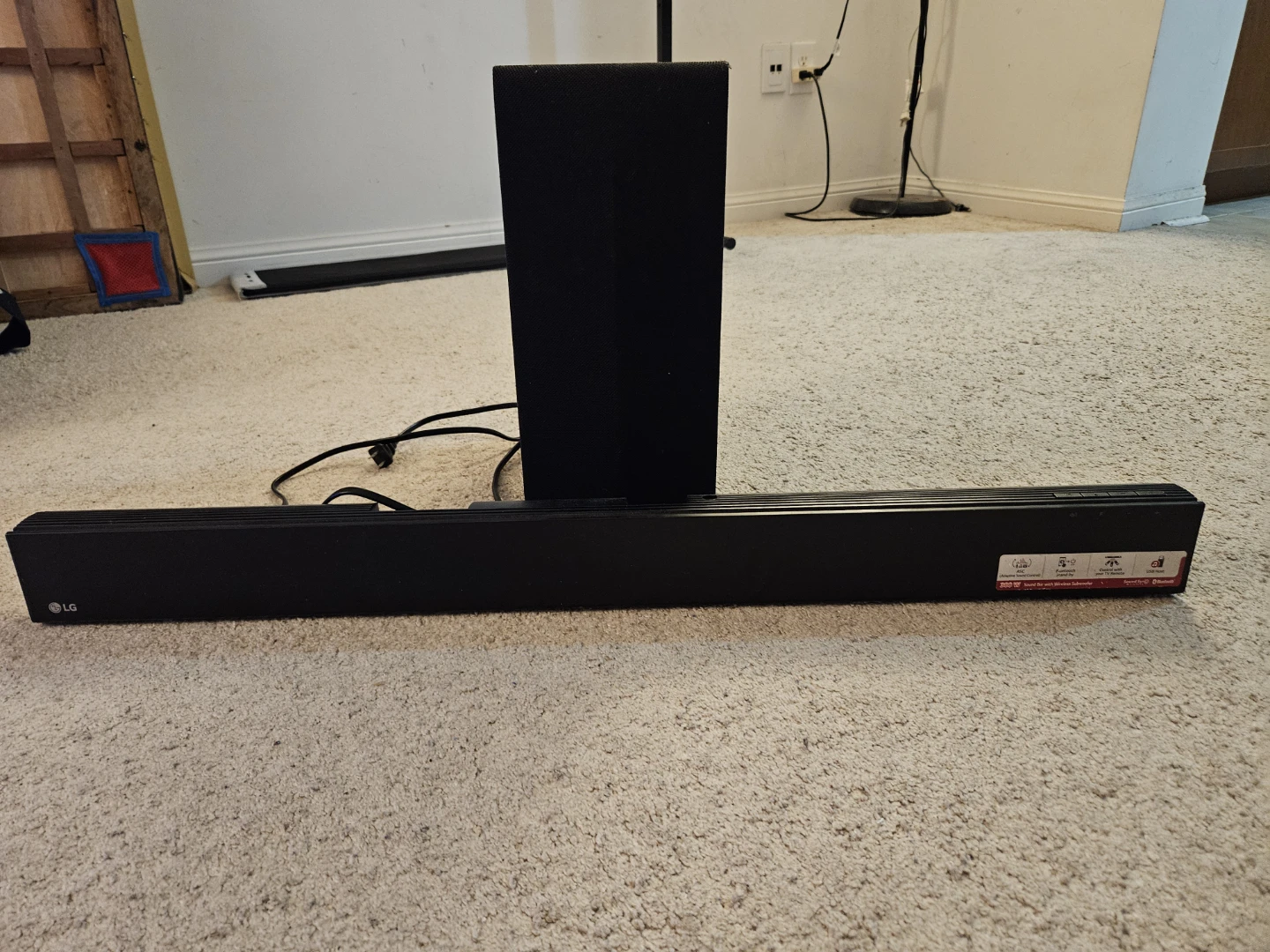 LG Soundbar with Subwoofer - photo 2