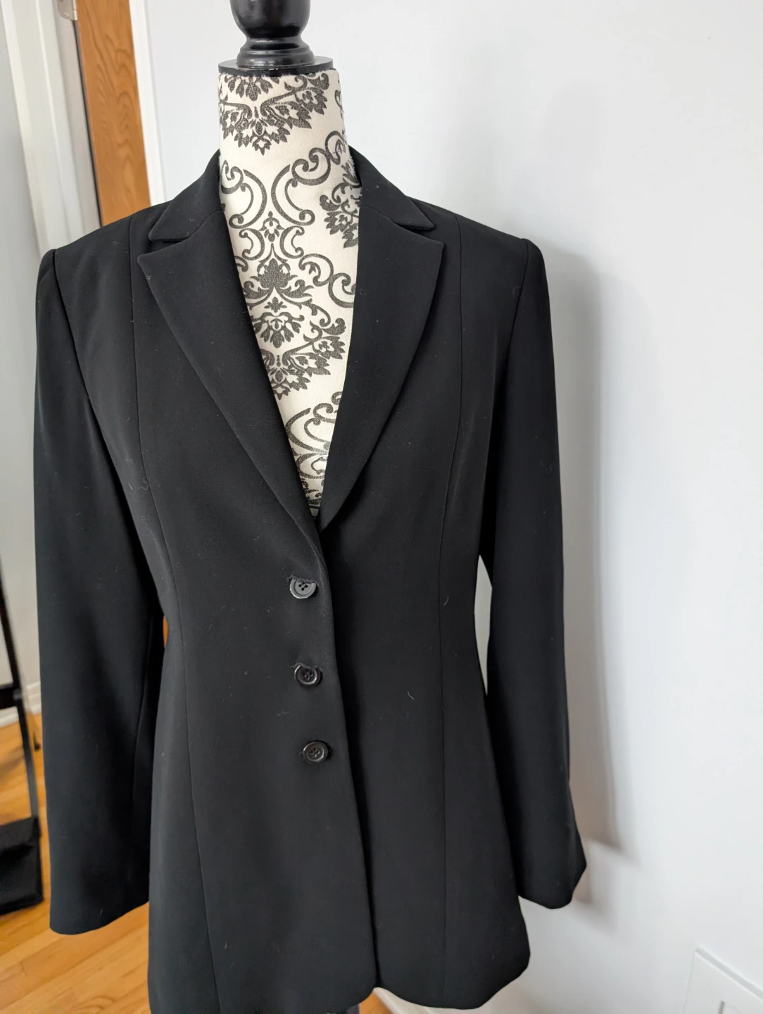Tristan & Iseult Black Blazer Size 8