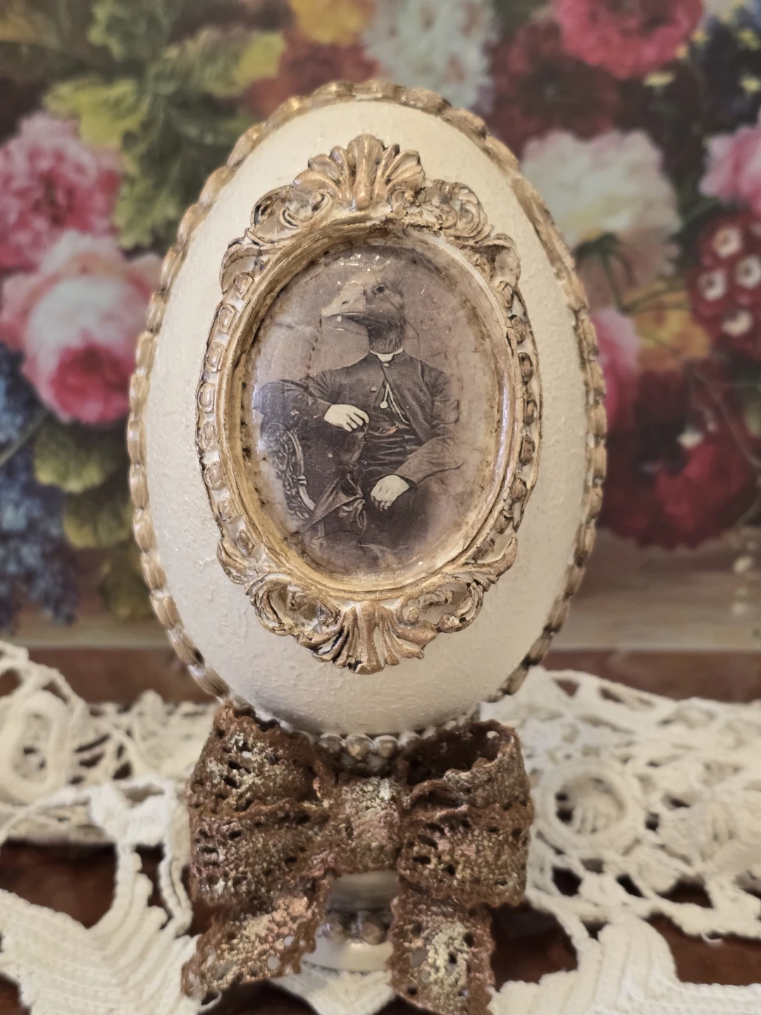 Classic Oval Shape Antiqued Decoration