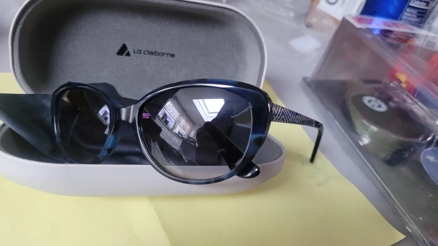 Liz Claiborne Women's Sunglasses - photo 3