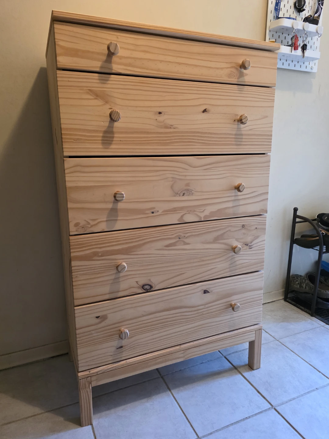 Pinewood 5-Drawer Dresser - photo 4