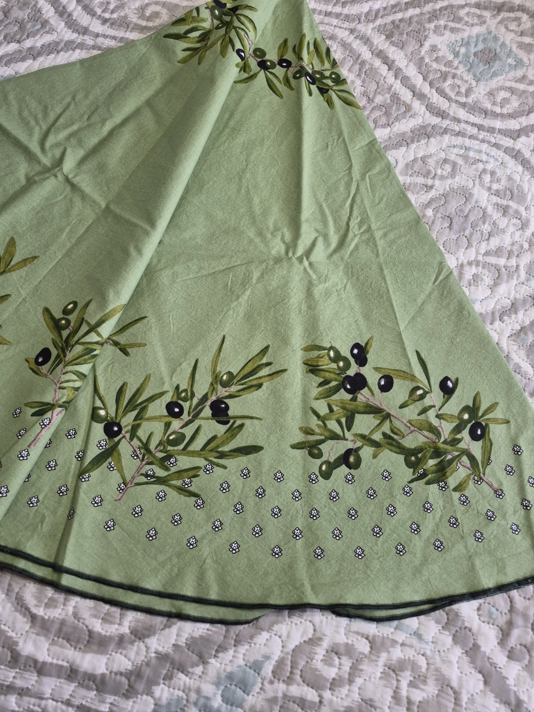 Beautiful Vintage 70" Round Linen Tablecloth with Olives Decor - photo 5