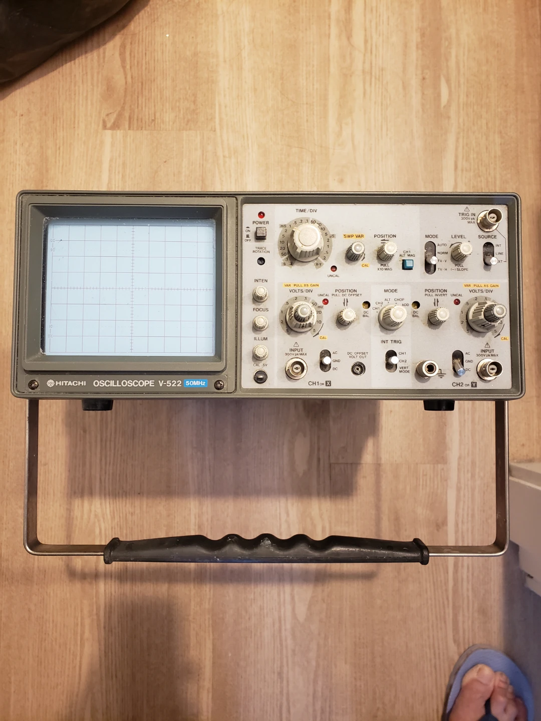 Hitachi Oscilloscope V-522