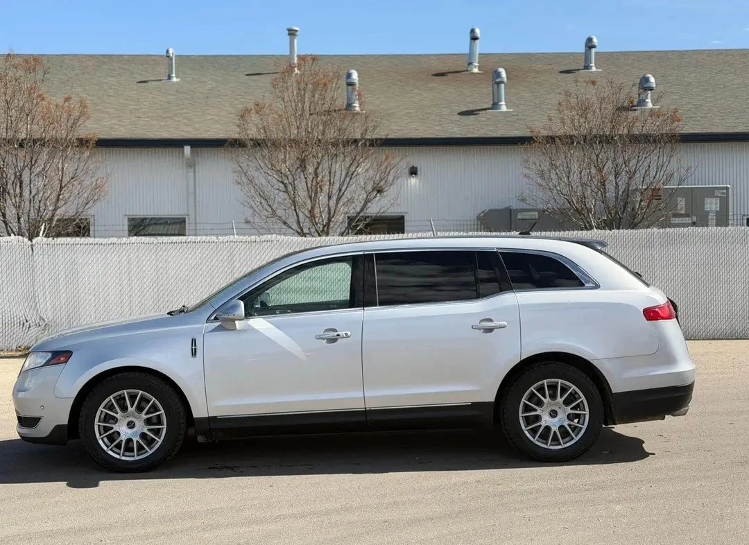 2014 Lincoln MKT AWD 3.5 Ecoboost - 8 PASSENGER - photo 3
