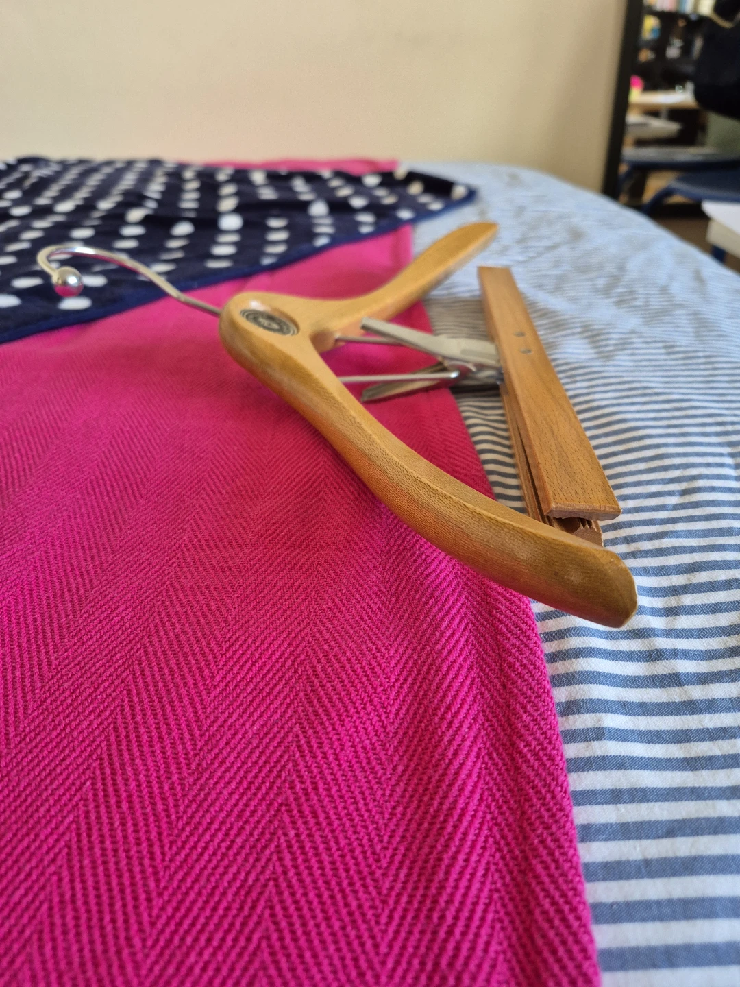 Vintage Solid Maple Wooden Hanger with Pants/Skirt clip - photo 2