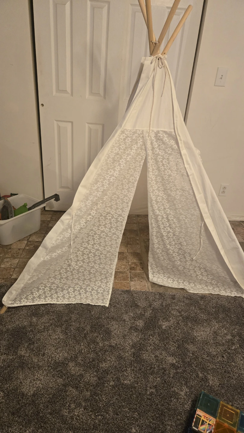 White Lace Trimmed Play Tent
