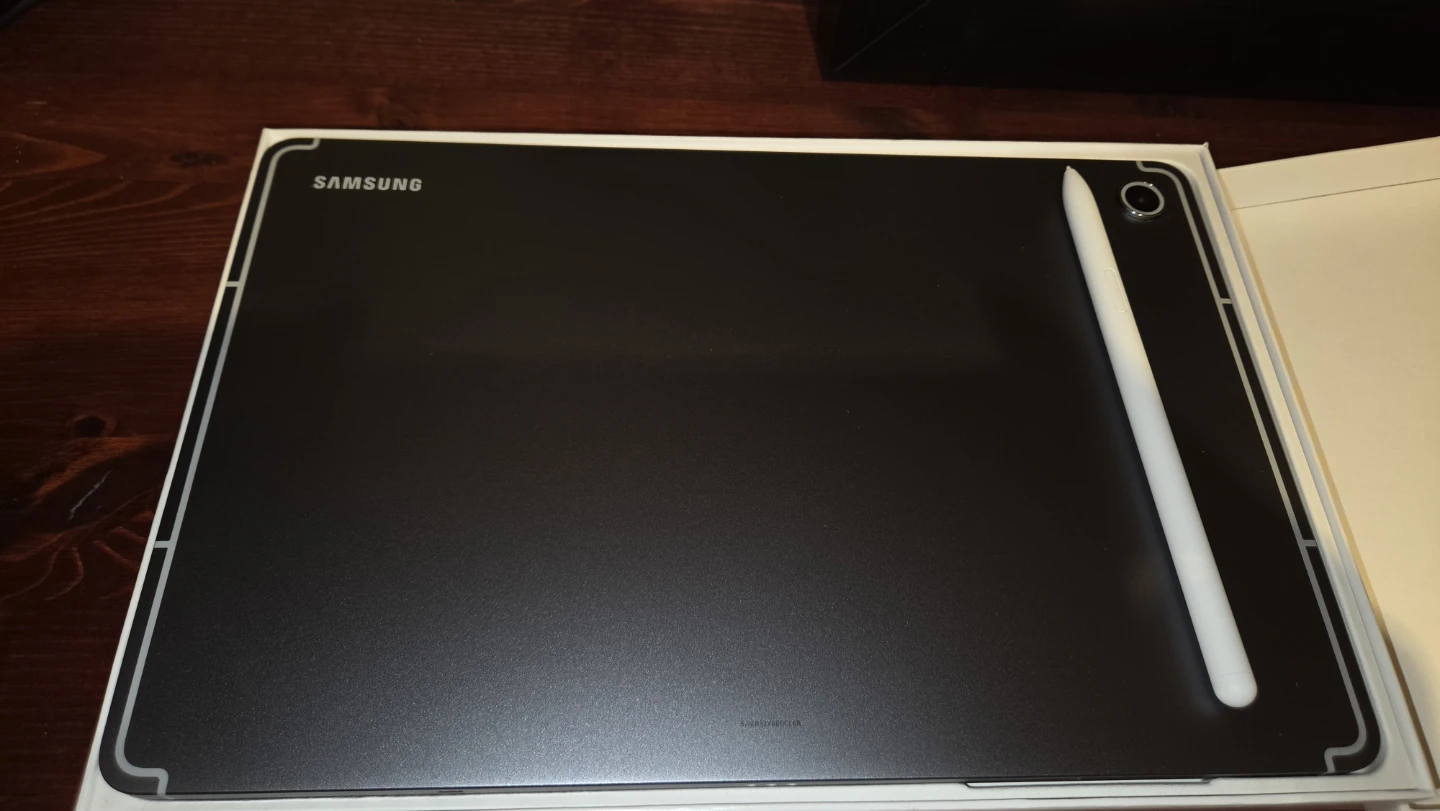 Samsung Galaxy Tab S10 FE Tablet with S Pen - photo 3