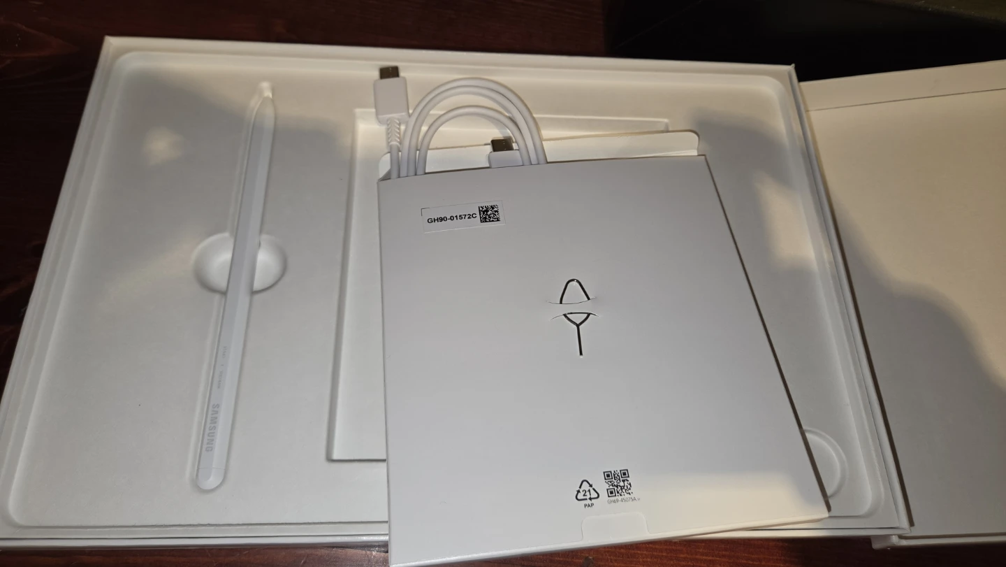 Samsung Galaxy Tab S10 FE Tablet with S Pen - photo 4