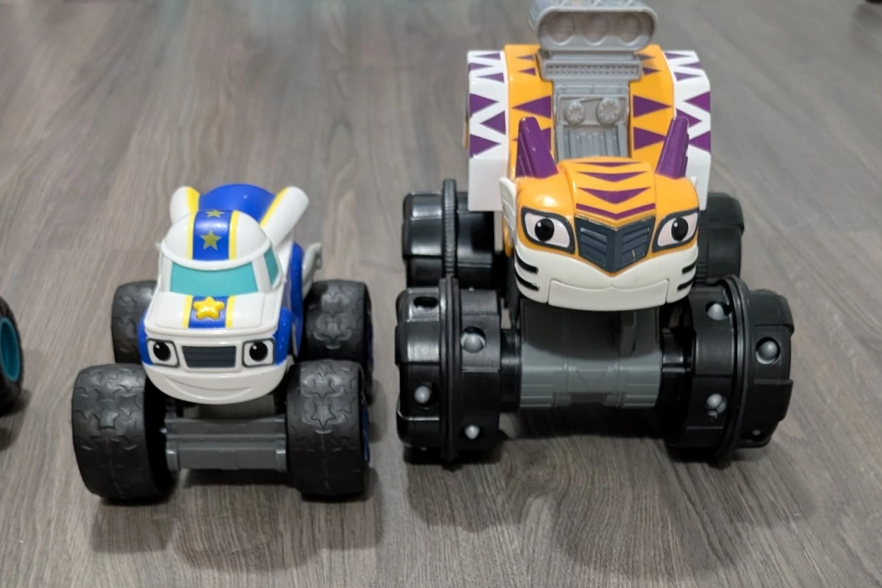 Blaze and the Monster Machines Toy Trucks - Set of 5 - photo 3