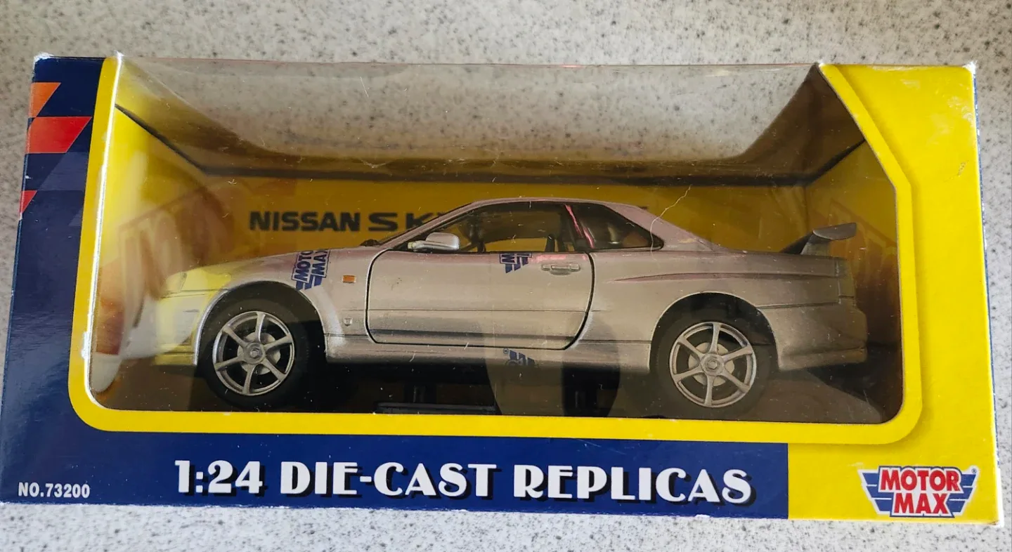 Motor Max 1:24 Nissan Skyline Die-Cast Replica - photo 3