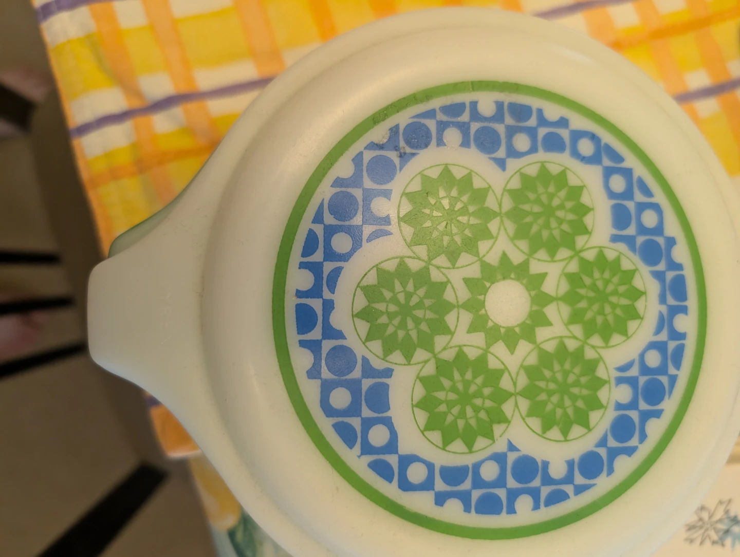 Vintage Pyrex bowl.