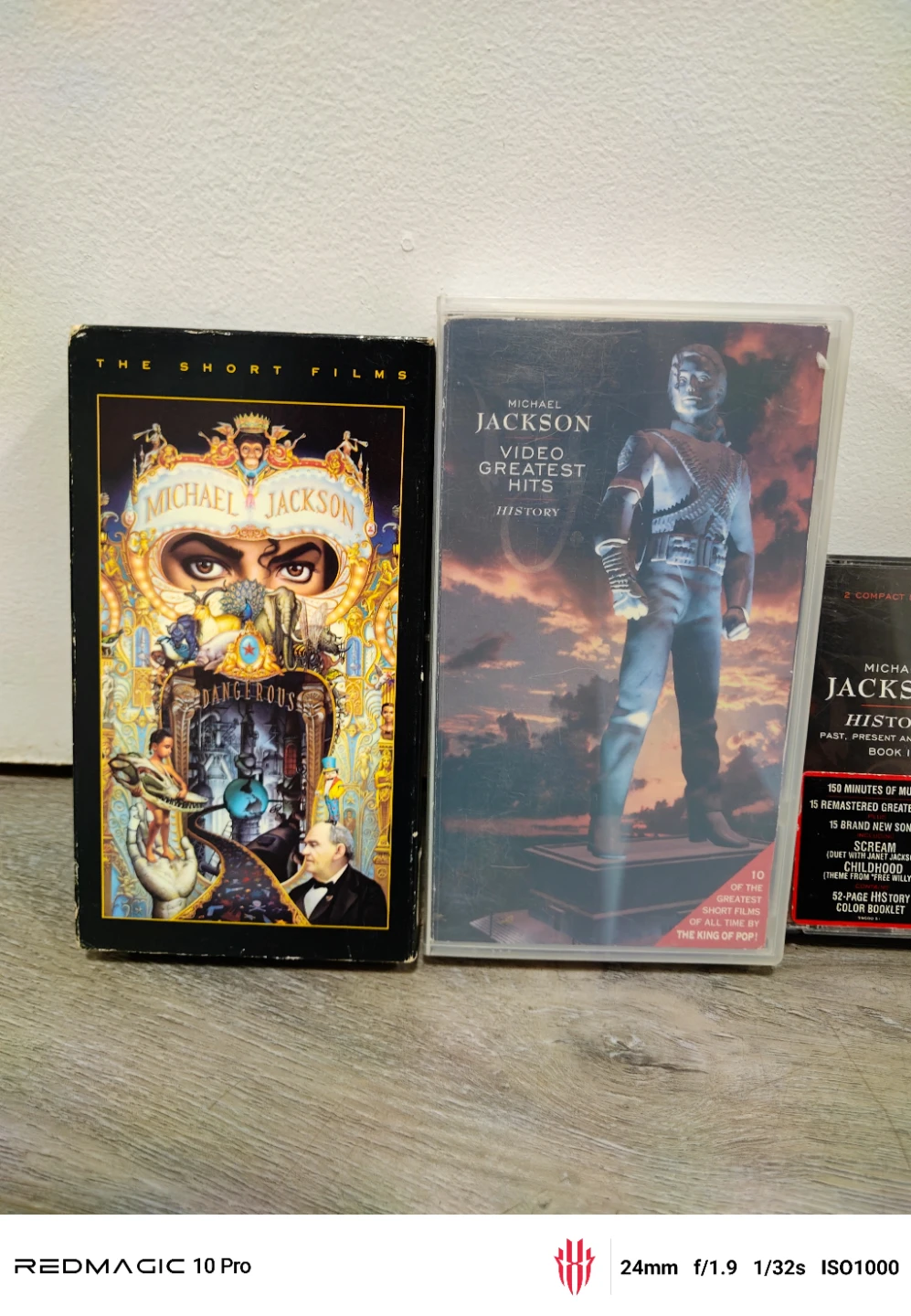 Vintage 80's - 90's Michael Jackson VHS Tapes & CD - photo 2