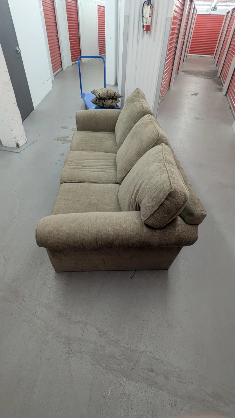 Free Delivery - High Quality Couch - photo 5