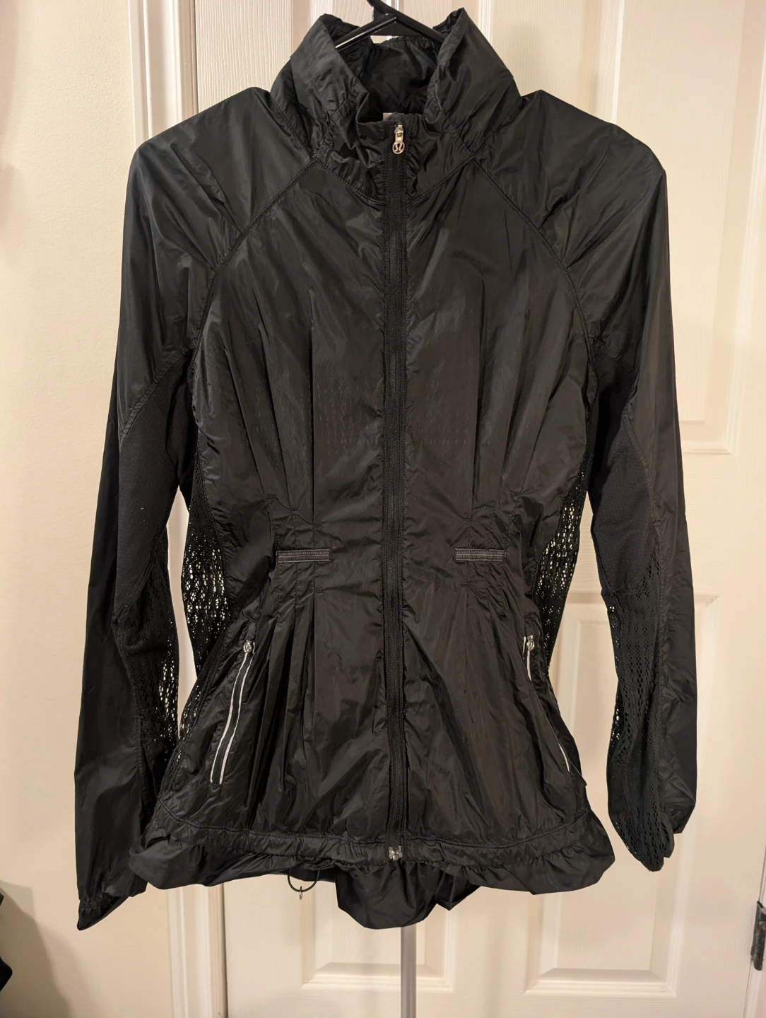 Lululemon Black Hooded Running Jacket - photo 2