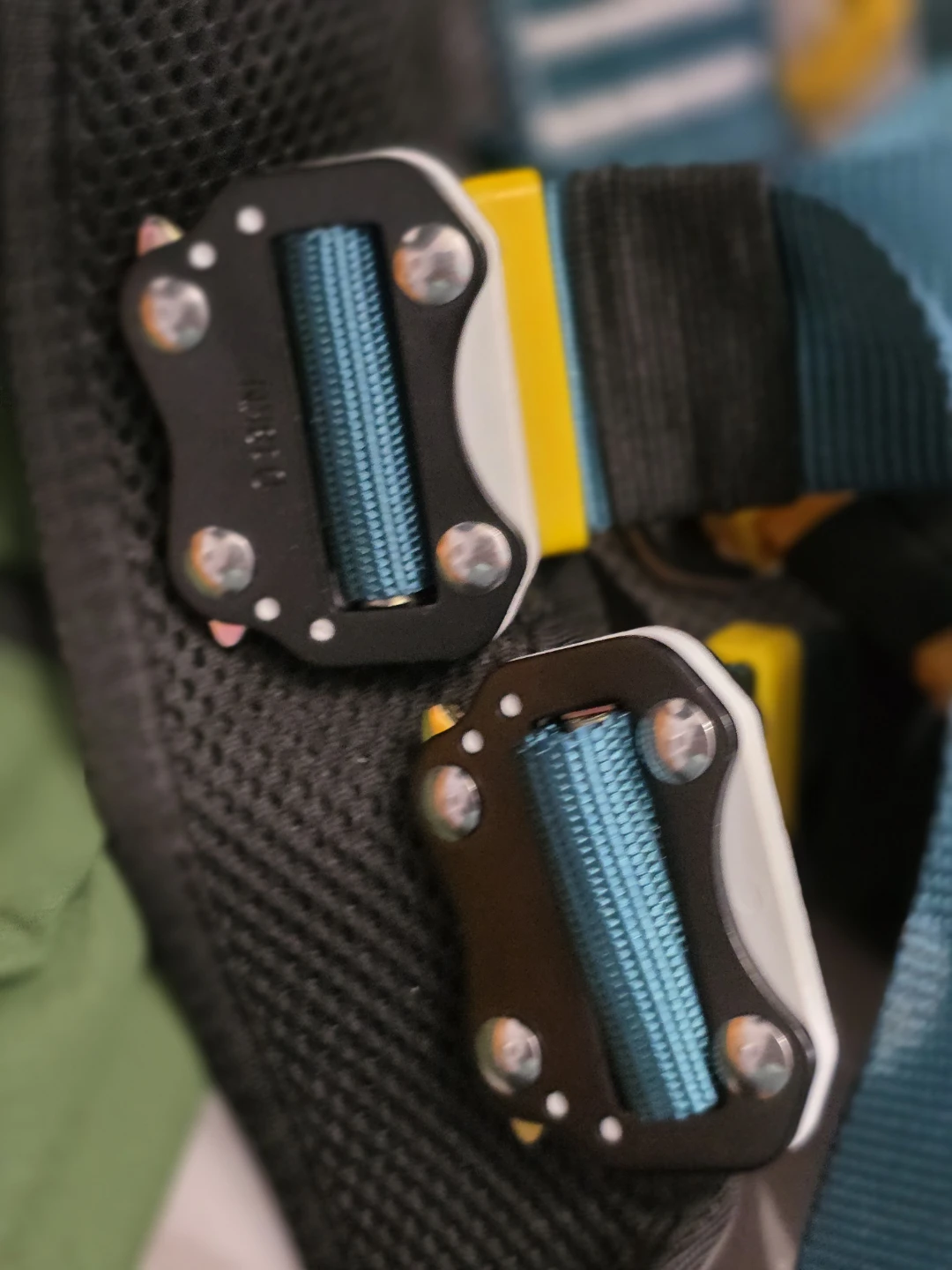 Full Body Safety Harness with Lanyard & Carabiners - photo 2