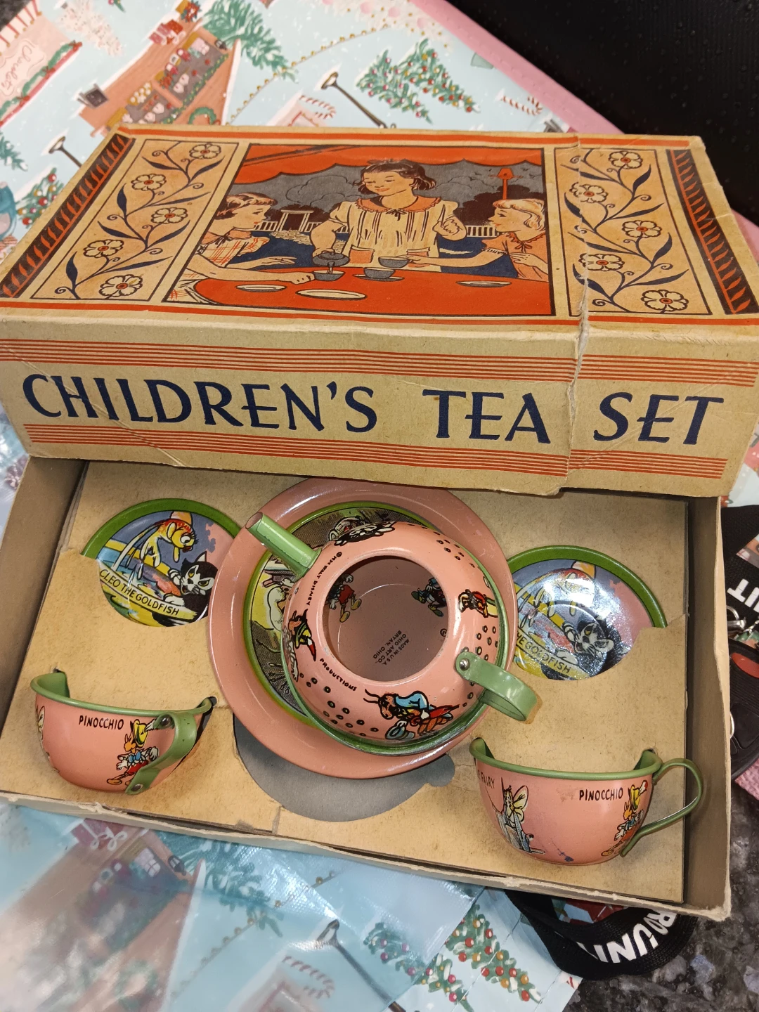 1937 WALT DISNEY Ohio Art Company Children's Tea Set TIN LITHO