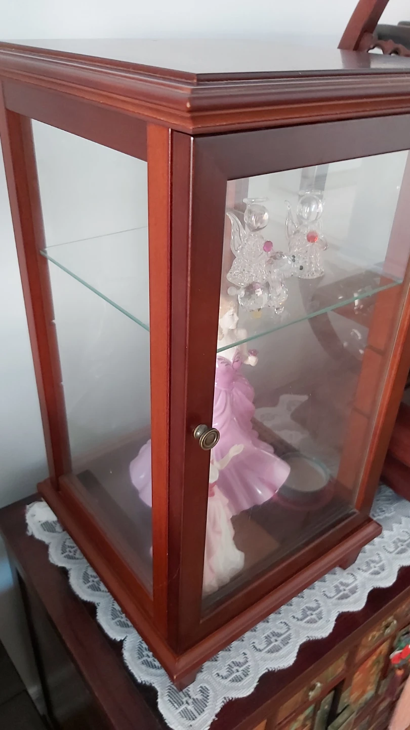Vintage Bombay Display cabinet with Royal Doultan China Figures - photo 3