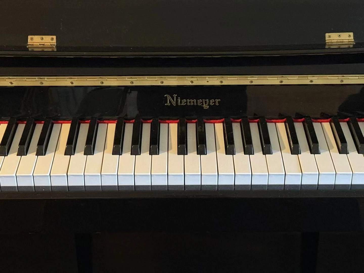 Niemeyer Upright Piano with Bench - photo 2