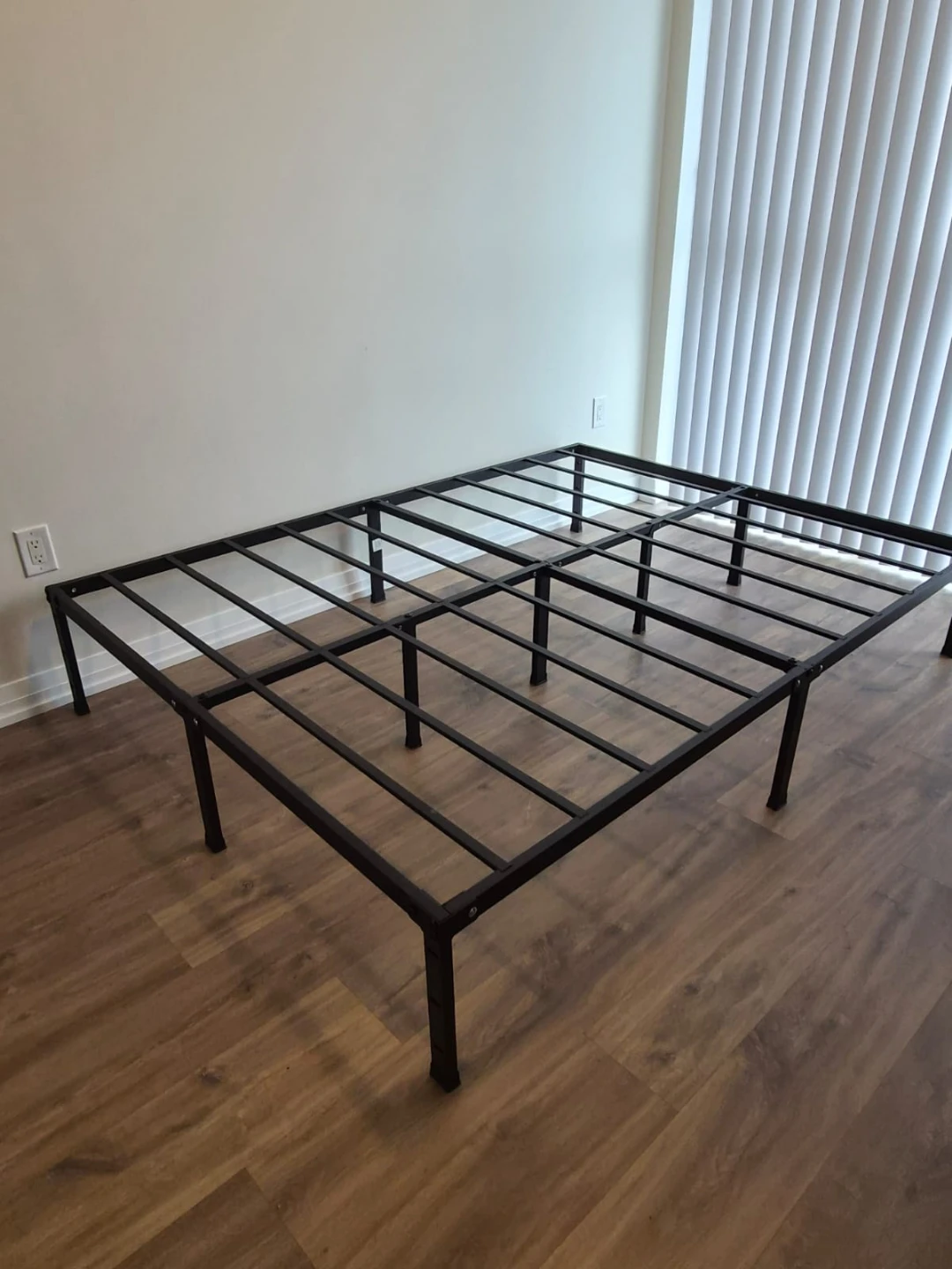 Metal Bed Frame (Queen Size)