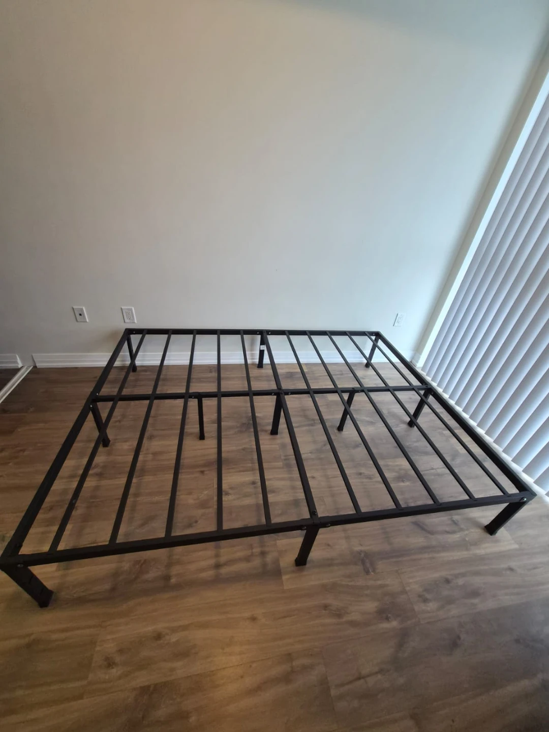 Metal Bed Frame (Queen Size) - photo 2
