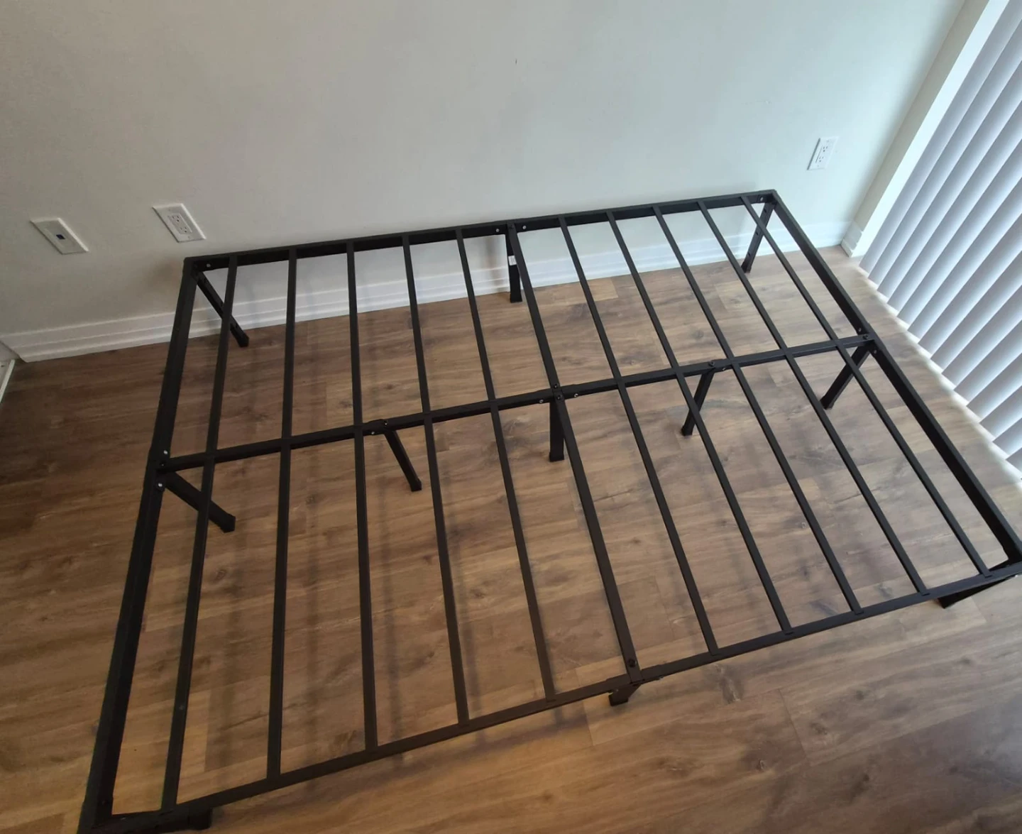 Metal Bed Frame (Queen Size) - photo 4