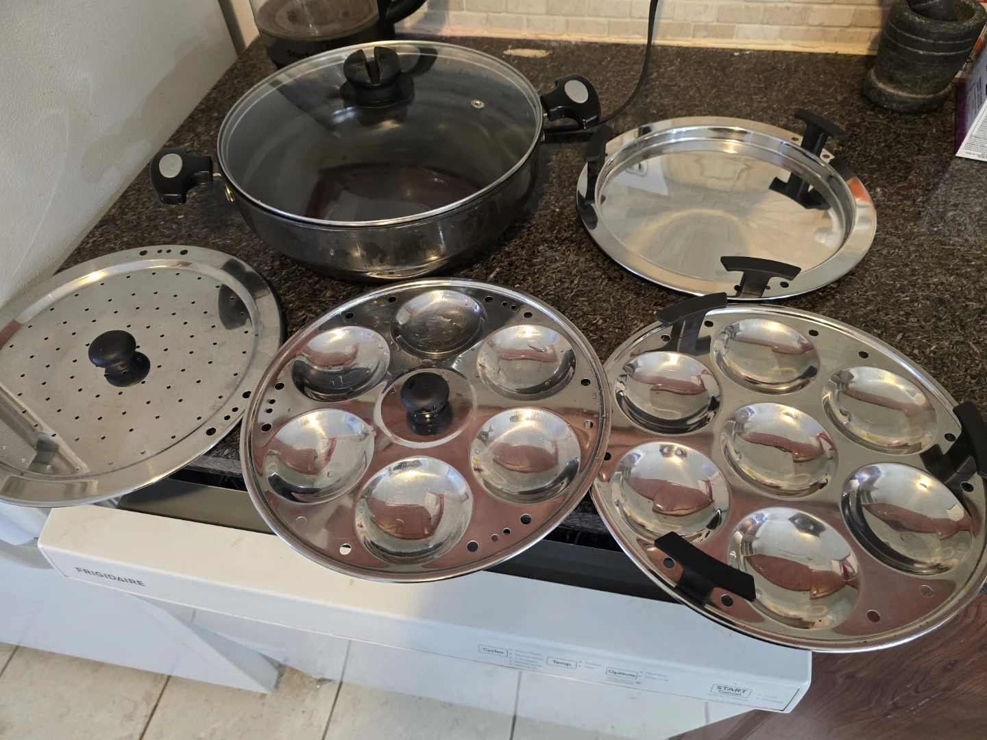 Idli Maker with Pot and Steamer Tray
