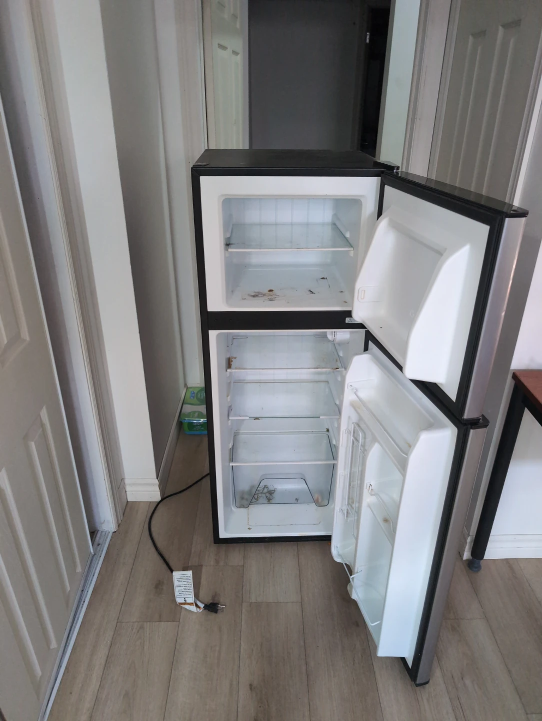 Whirlpool Refrigerator WH46TS1E - photo 3