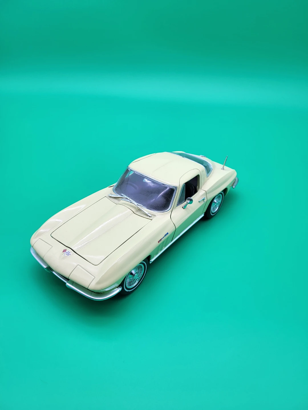 1965 Chevrolet Corvette Collectable Diecast Model 1:18 Toy Car