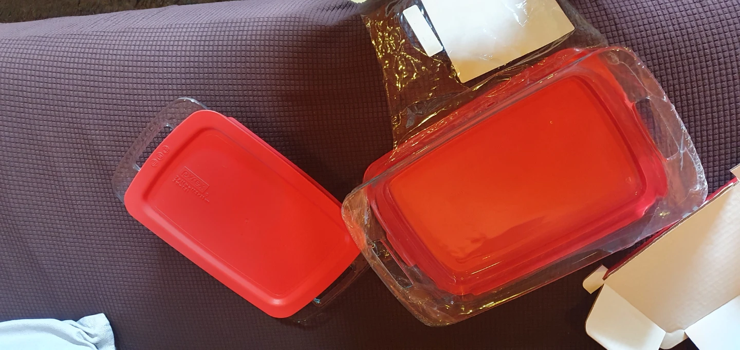 Pyrex 4-Piece Easy Grab Baking Dish Set with Lids - photo 3