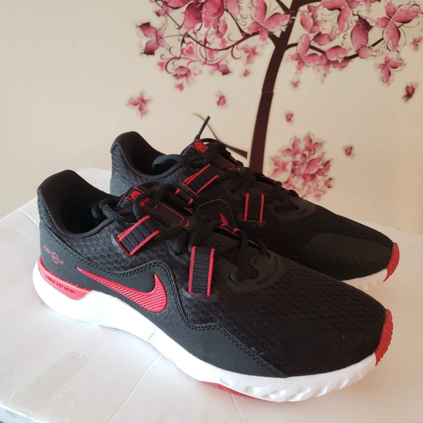 Brand new Nike Renew Retaliation TR 2  Men's Runing Shous