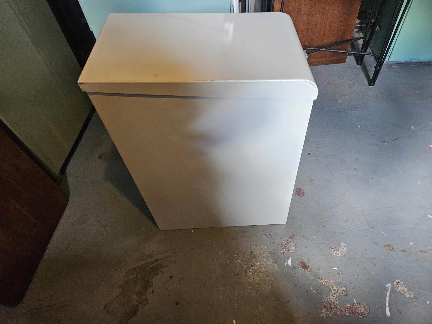 White Metal Storage Bin with Lid - photo 3