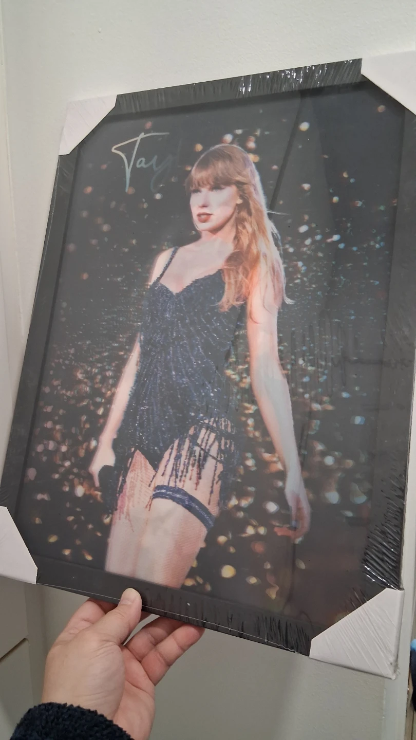 Taylor Swift 3 views 3D Holograph in Photo Frame - photo 2