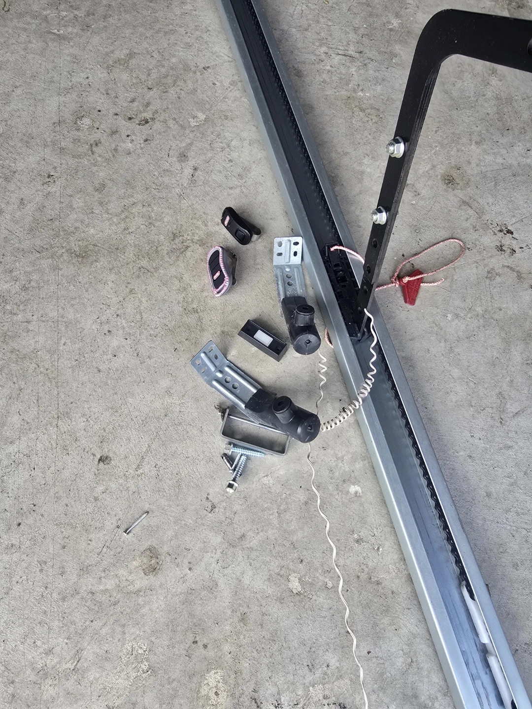 Genie Professional Line Model 1028 Garage Door Opener - photo 2