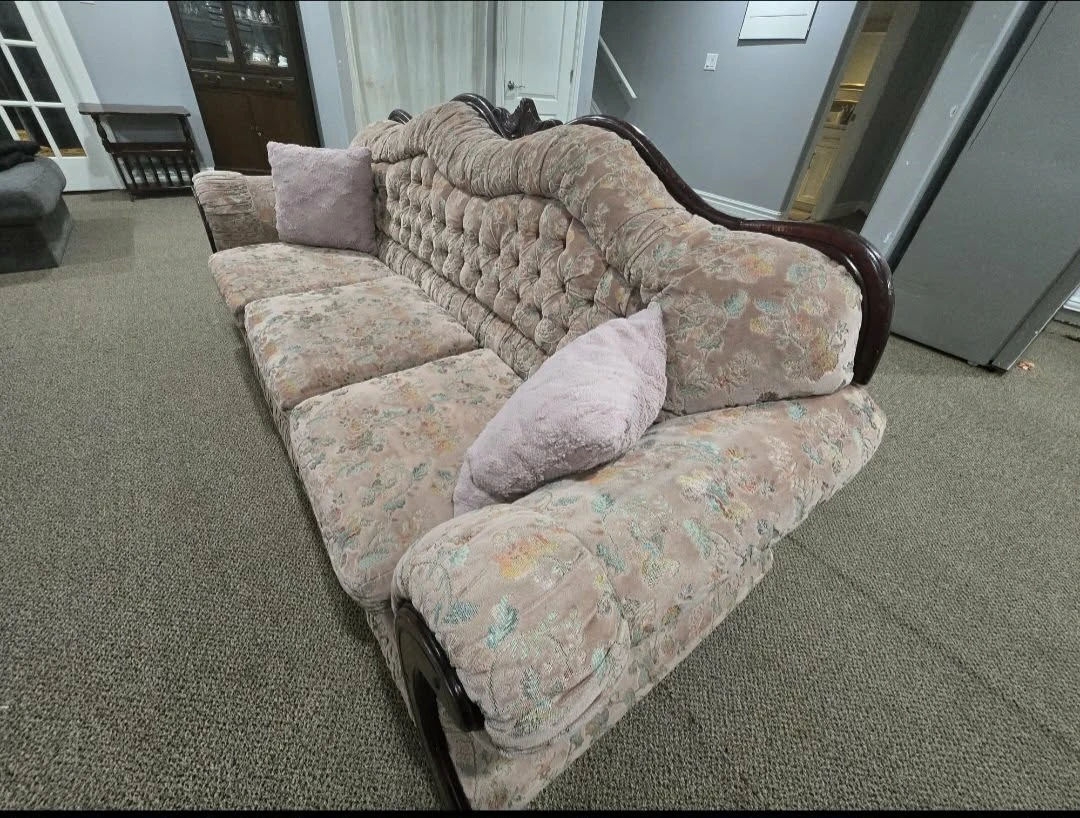 2 New sofas or couches - photo 2