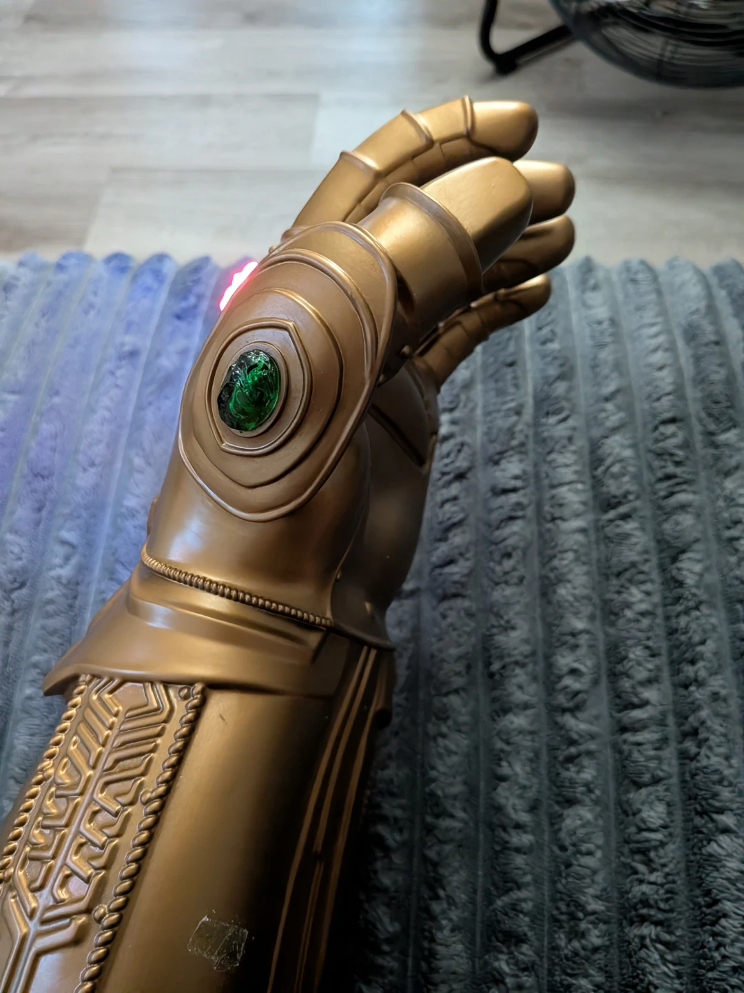 Thanos Infinity Gauntlet Toy with Light-Up Gems - photo 4
