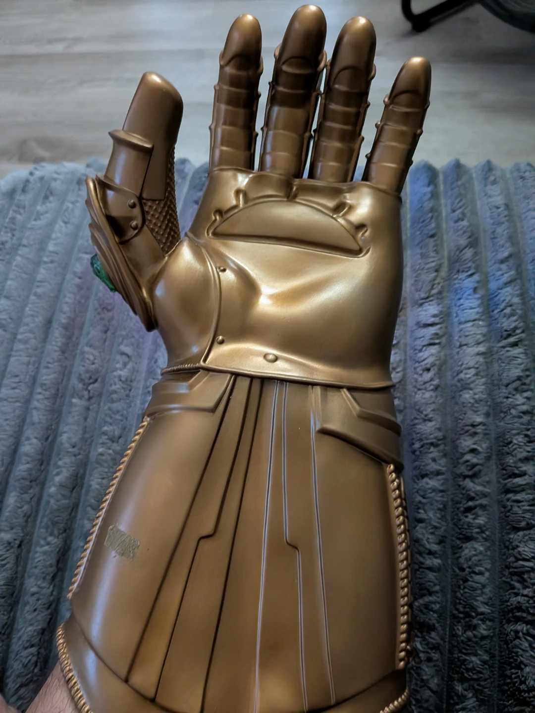 Thanos Infinity Gauntlet Toy with Light-Up Gems - photo 5