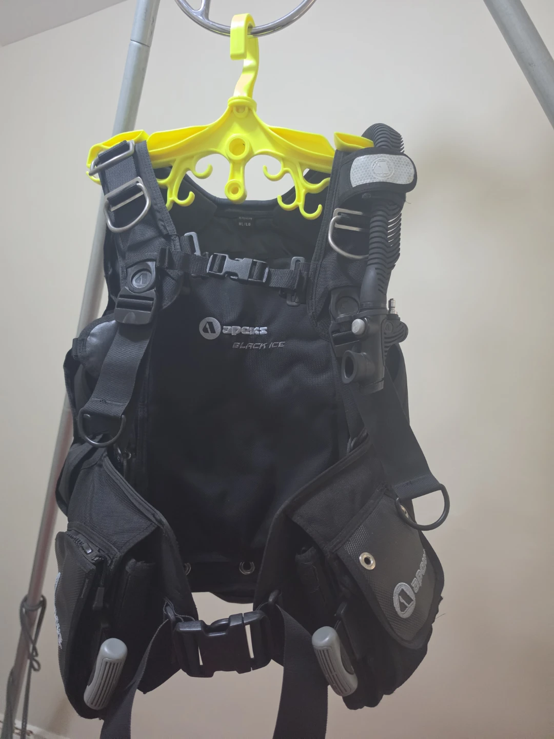 Apeks Black Ice BCD - photo 2