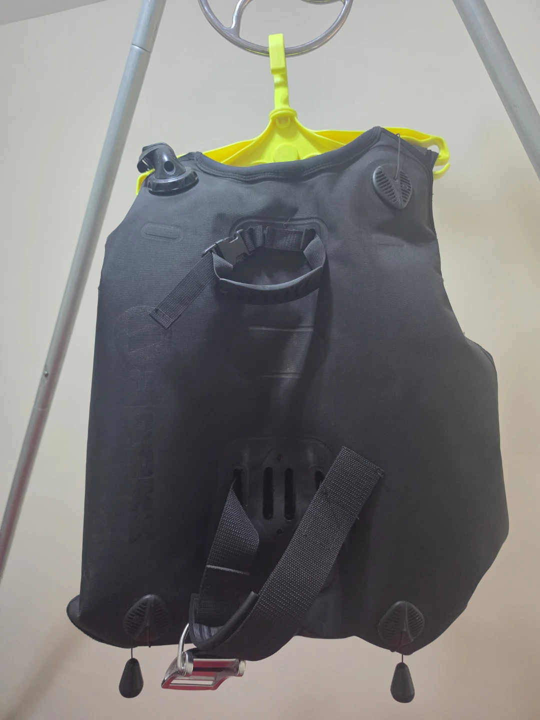 Apeks Black Ice BCD - photo 4