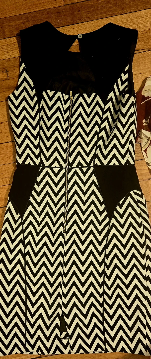 Black and White Chevron Sleeveless Dress - photo 2
