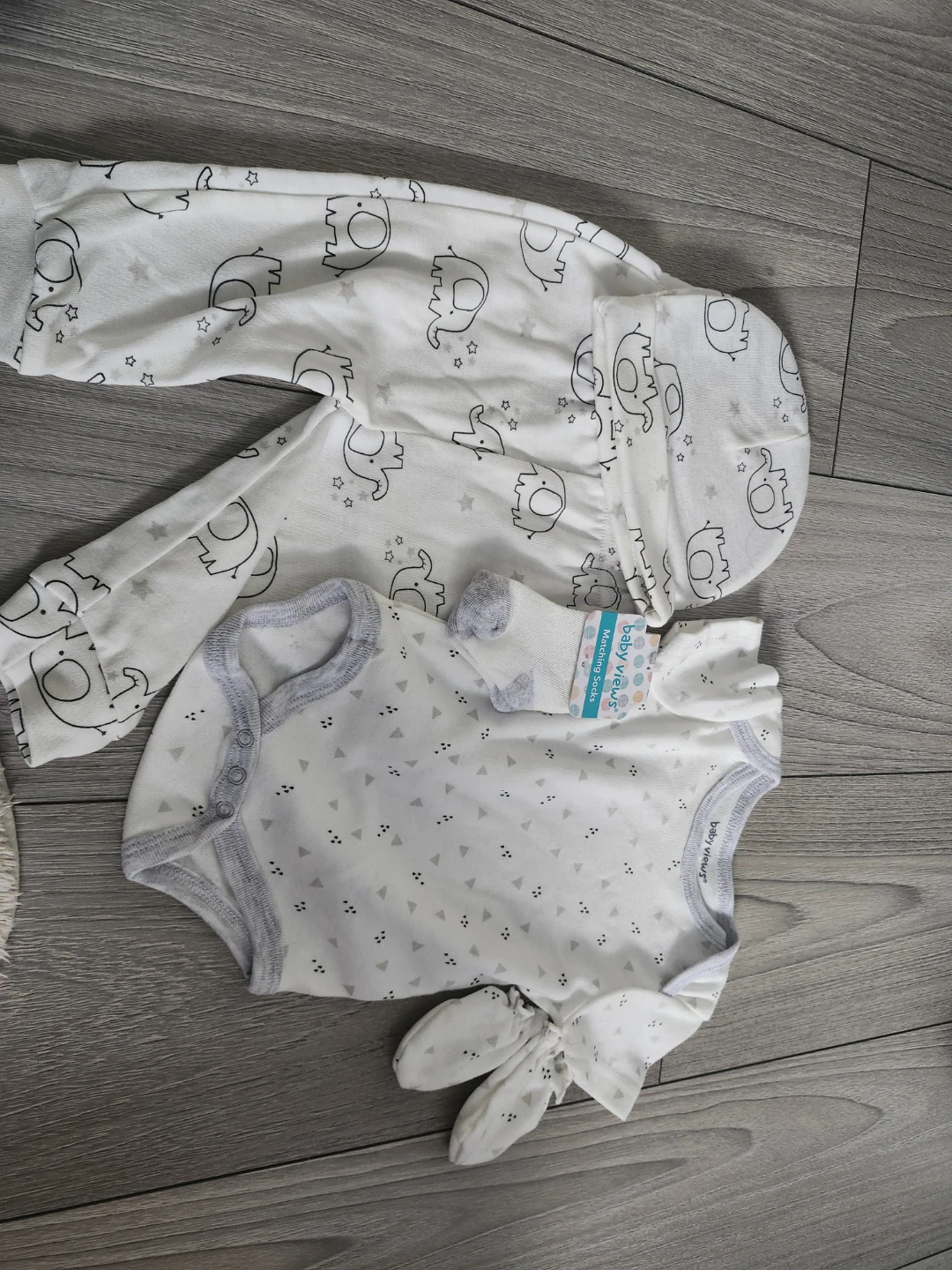 Reebok Baby Hat & Bootie Set - photo 2