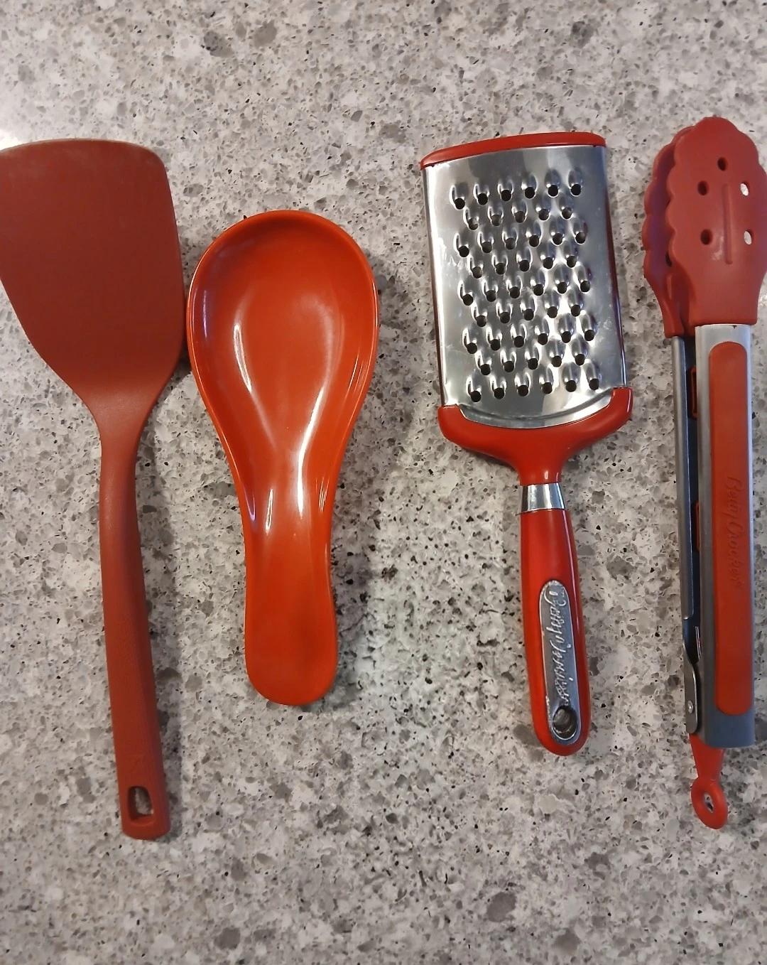 4pcs Red Kitchen Gadget Set. It's available. Fixed price.
