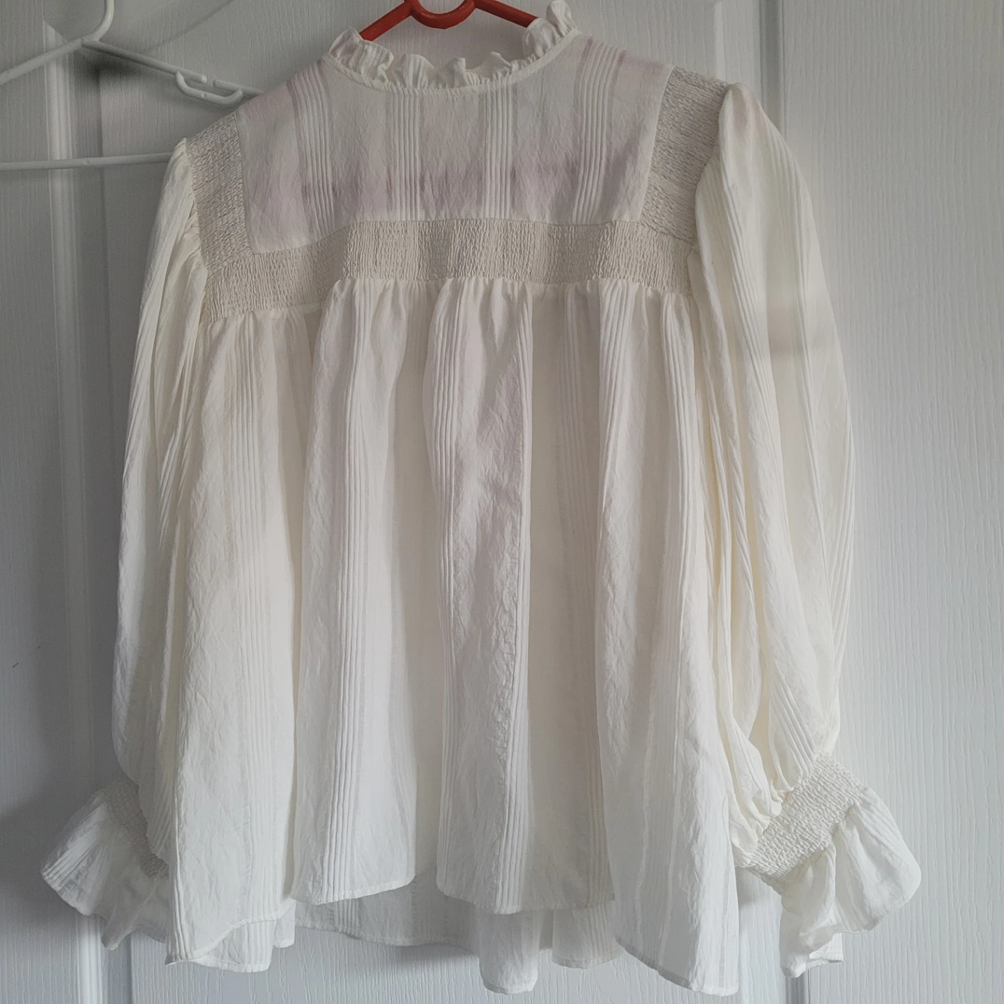 ZARA White Blouse Size S – Never Worn – Elegant & Chic