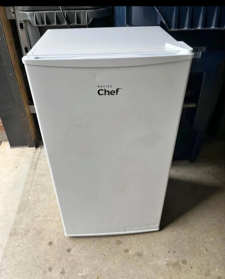 Master Chef Mini Fridge-White