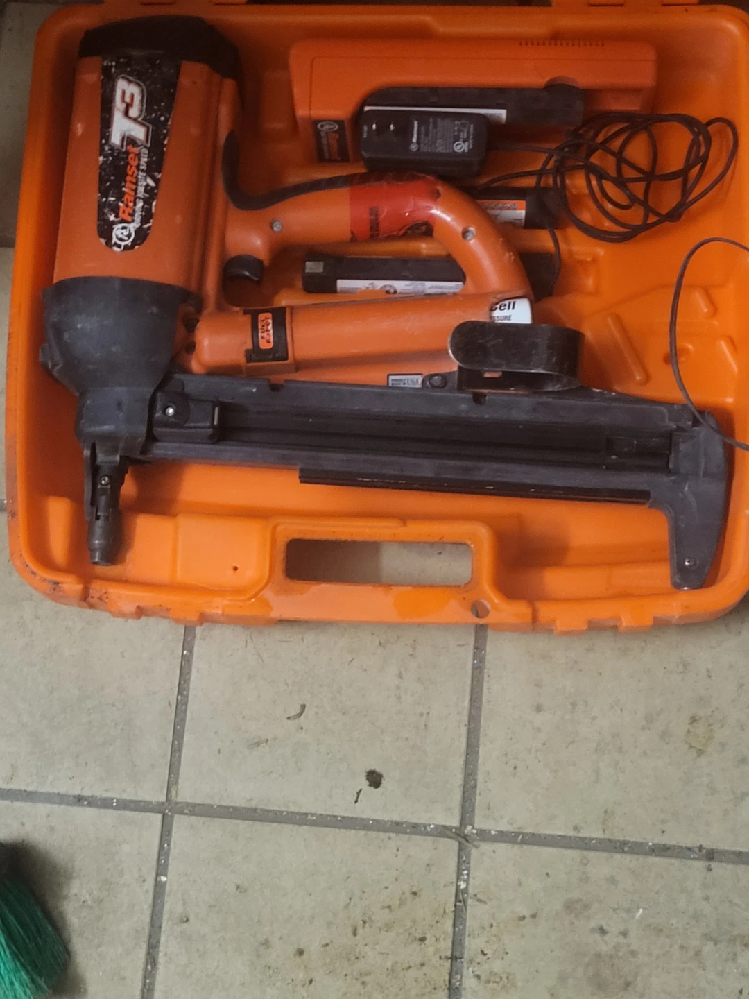 Ramset T3 1/2 " Concrete Nailer Kit - photo 3