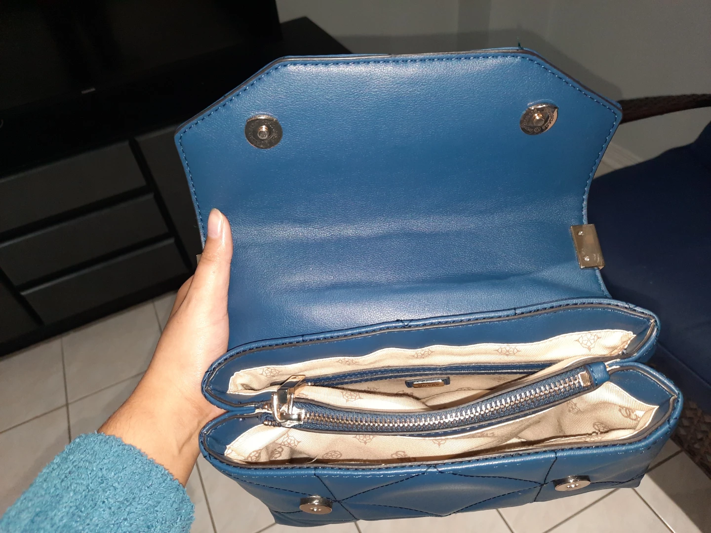 Navy Blue Guess Shoulder Bag with Chain Strap - photo 3