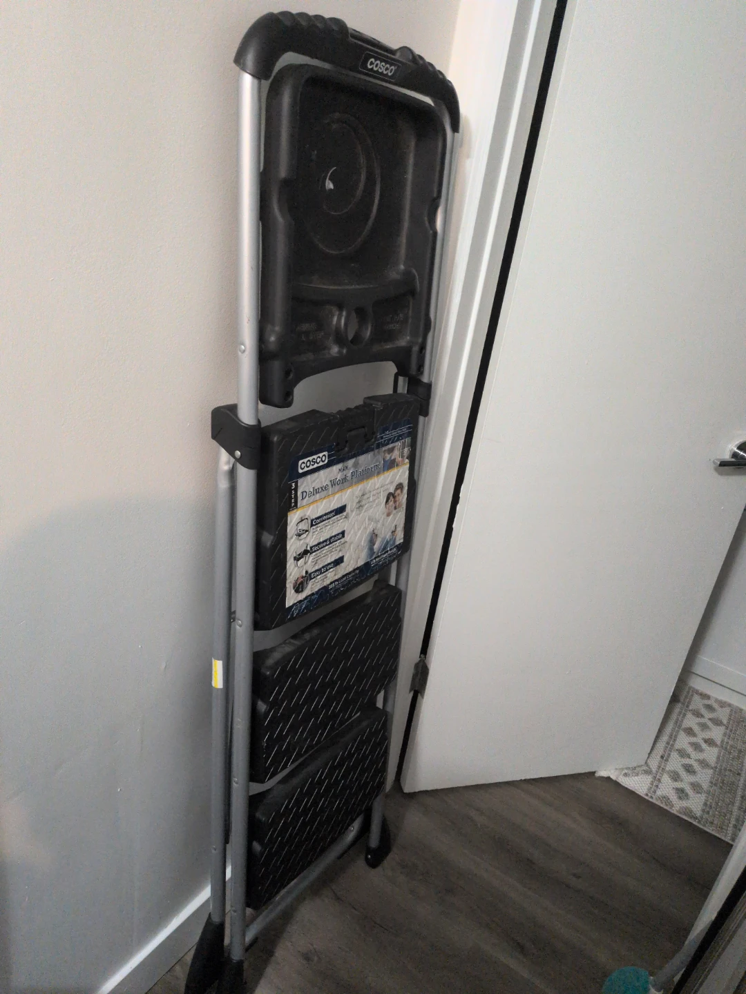COSCO Deluxe Work Platform Ladder