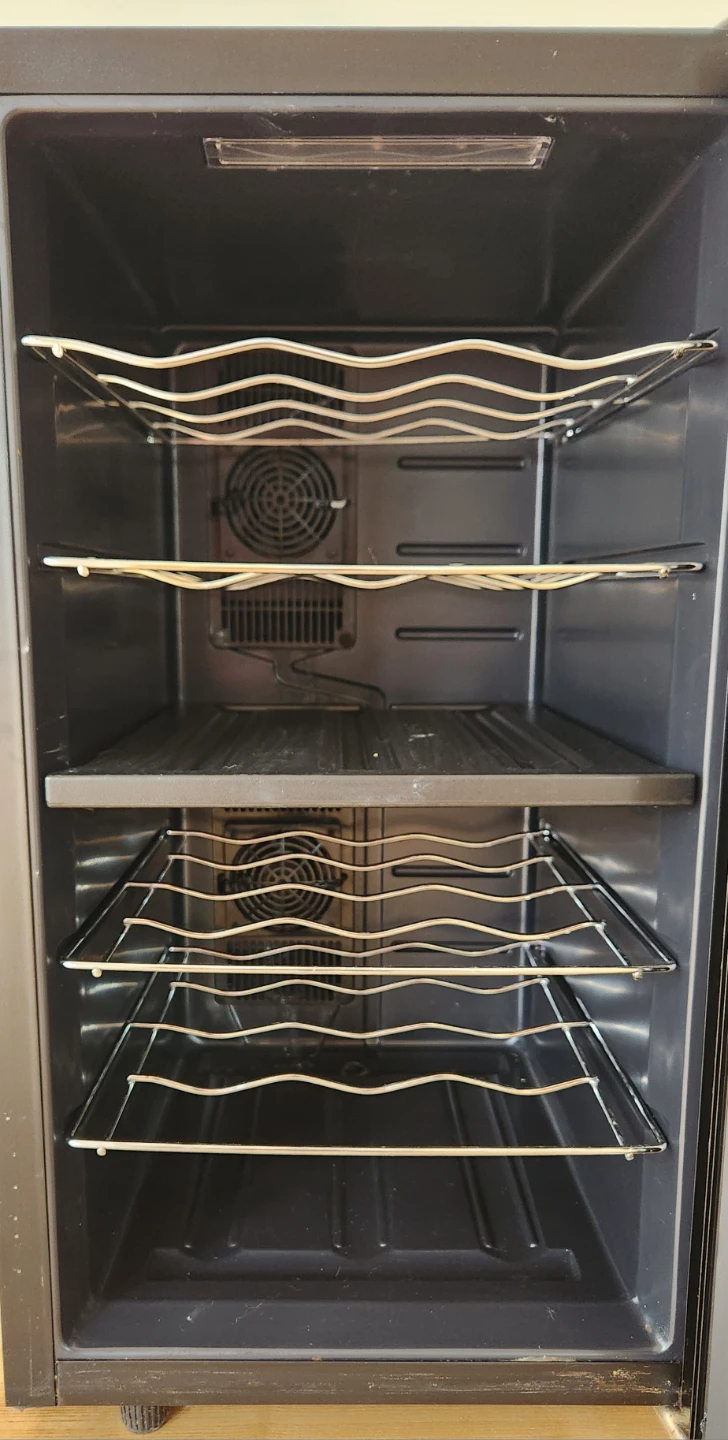Wine Enthusiast 18-Bottle Touchscreen Wine Refrigerator - photo 2